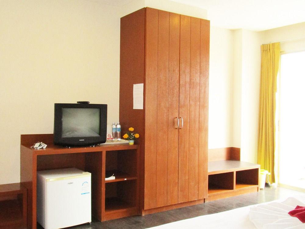 The Son Patong Beach Exterior photo